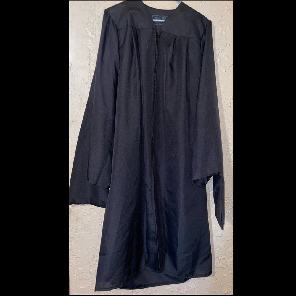 Oak Hall Black Master’s Degree Graduation Gown (5’6-5’8)